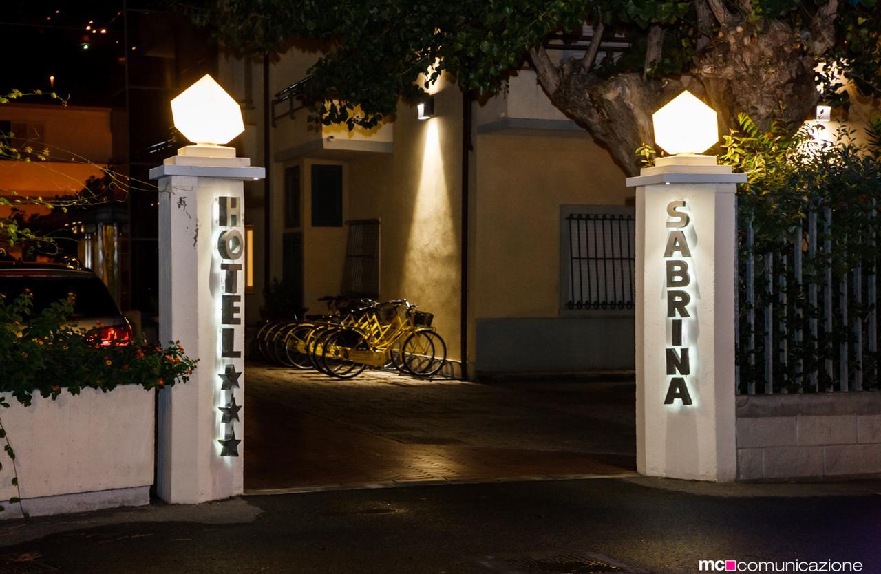 Hotel Sabrina กาส์ตีจลิโอเน เดลลา เปสกายา ภายนอก รูปภาพ