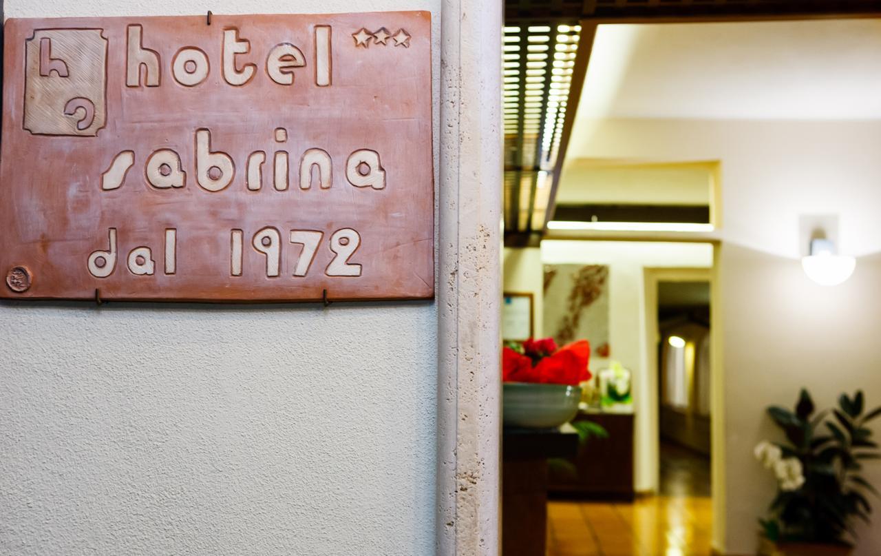Hotel Sabrina กาส์ตีจลิโอเน เดลลา เปสกายา ภายนอก รูปภาพ